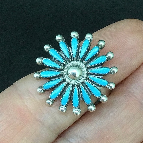 Vintage Zuni Sterling Silver Turquoise Floral Design Ring - Size 5.75 - Picture 2 of 7